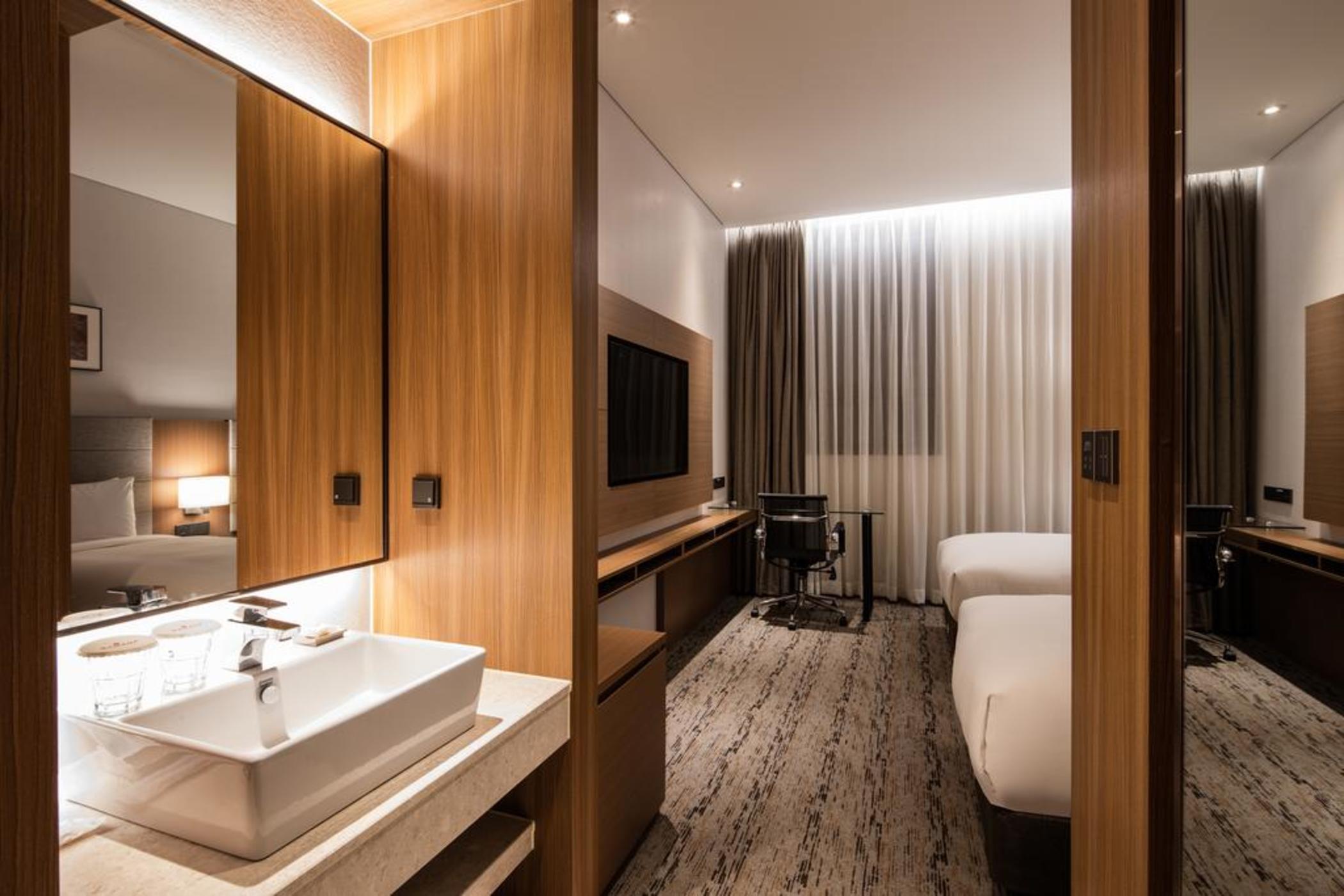 מלון Ramada By Wyndham Seoul Sindorim מראה חיצוני תמונה