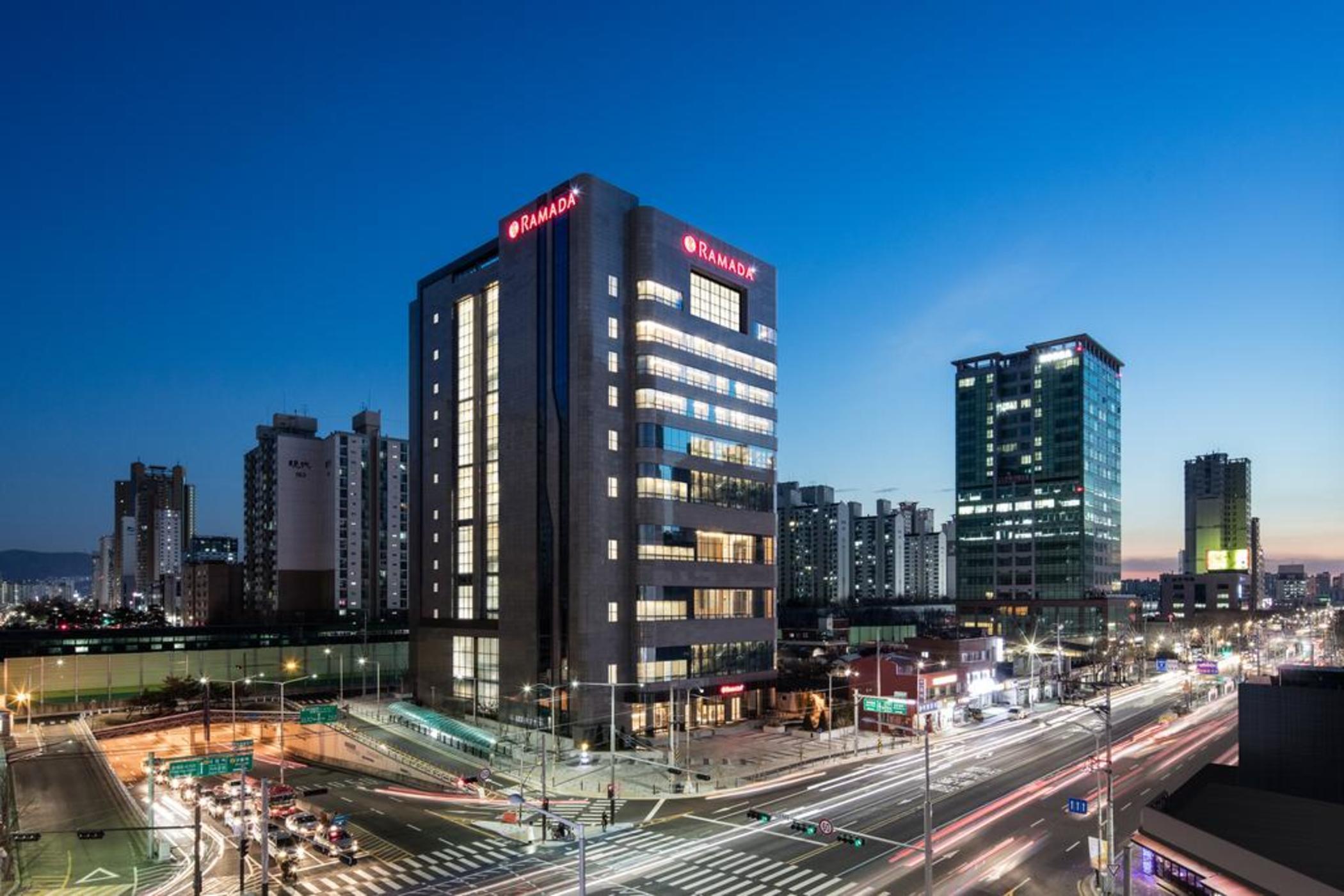 מלון Ramada By Wyndham Seoul Sindorim מראה חיצוני תמונה